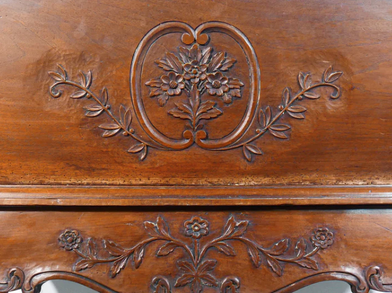 Walnut sideboard with base decorated in bas-relief, 19th century 4