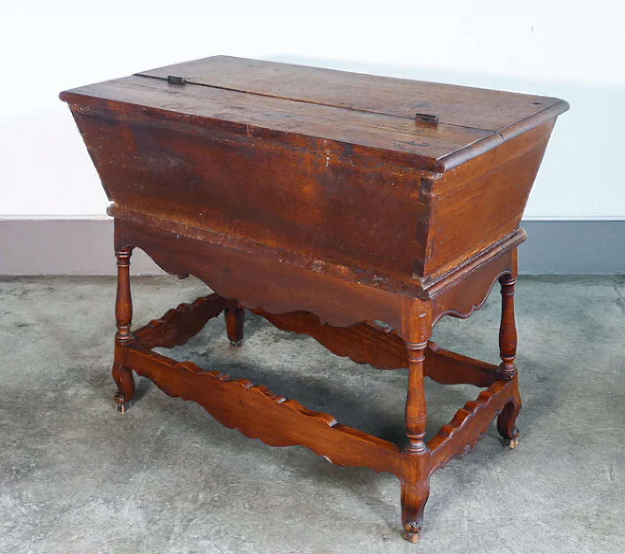 Walnut sideboard with base decorated in bas-relief, 19th century 9