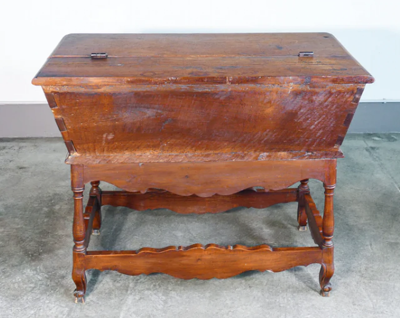 Walnut sideboard with base decorated in bas-relief, 19th century 10