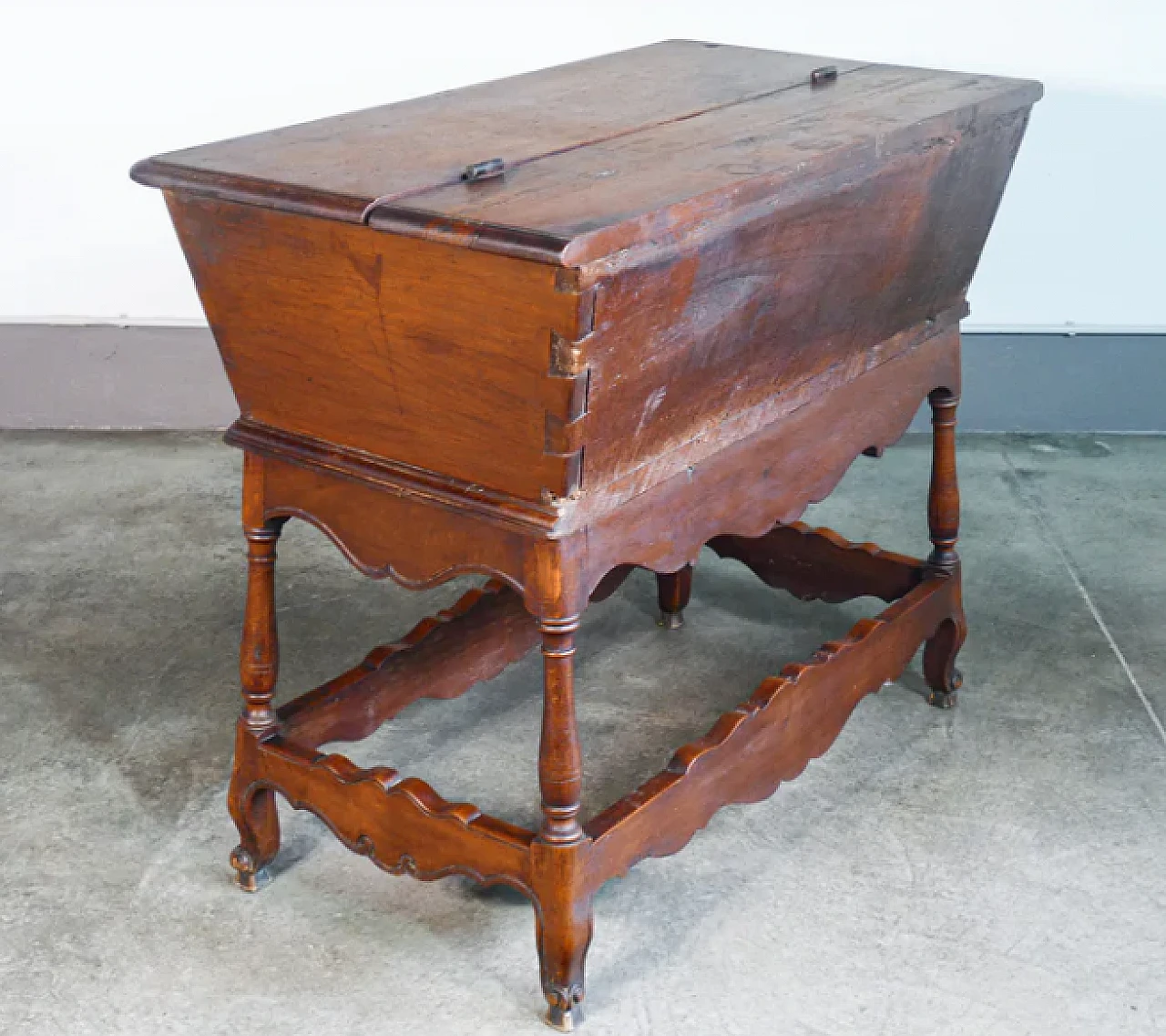 Walnut sideboard with base decorated in bas-relief, 19th century 11