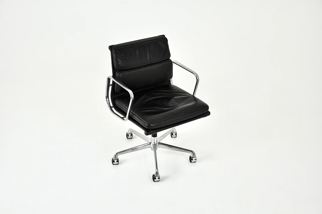 Soft Pad leather chair by Charles and Ray Eames for Icf, 1970s 1