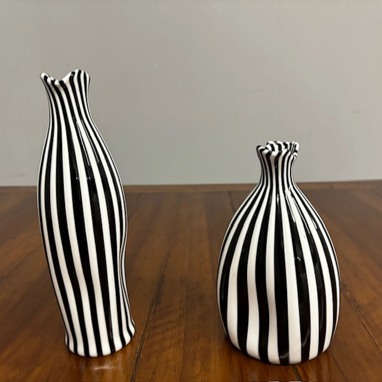 Pair of black and white striped Murano glass vases, 1930s 1