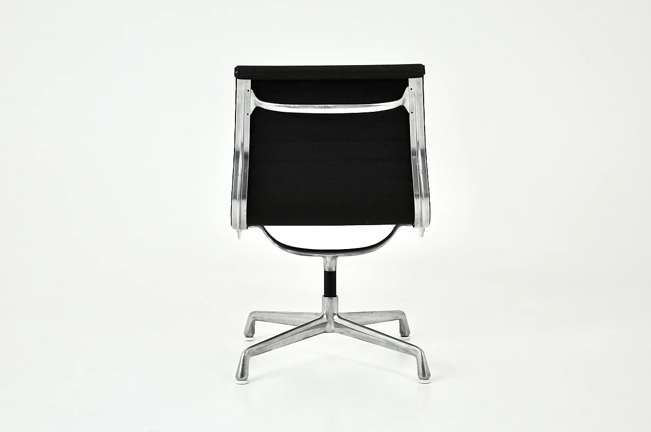 Sedia nera di Charles & Ray Eames per Herman Miller, anni '60 5