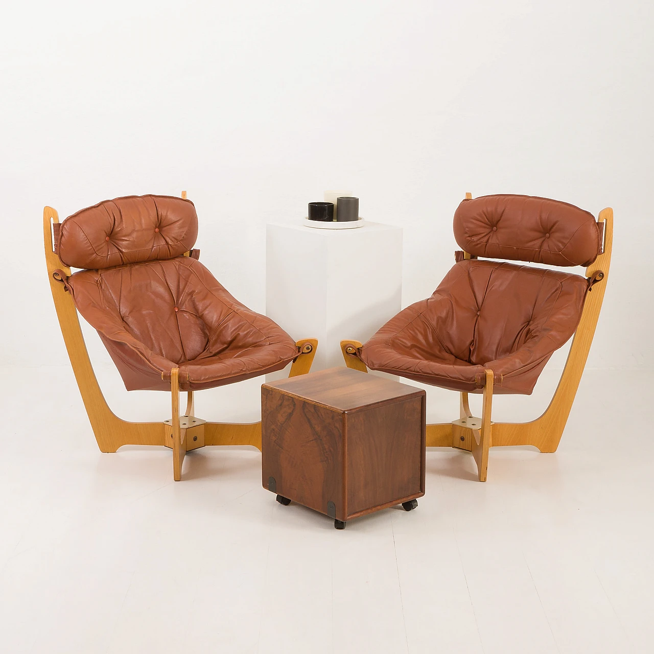 Pair of Luna armchairs by Odd Knutsen for Hjellegjerde, 1970s 2