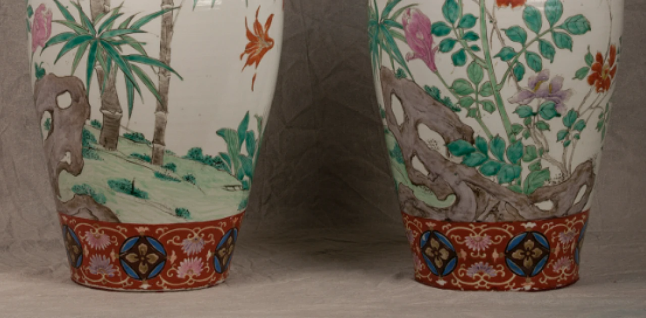 Pair of porcelain trumpet vases with floral motifs, 19th century 3