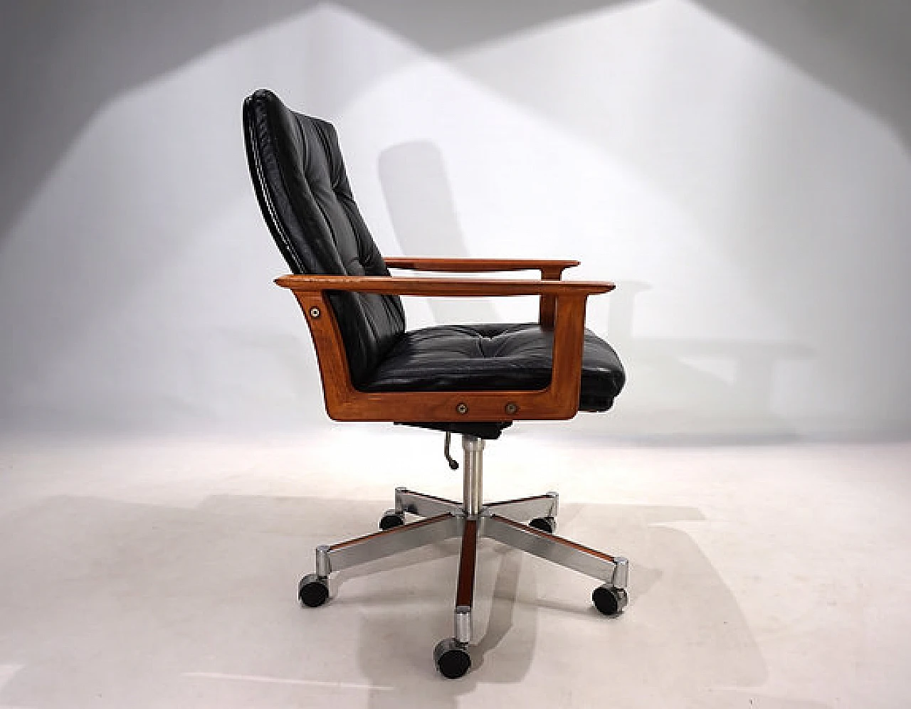 Leather and teak office chair by Arne Vodder for Sibast, 1960s 1