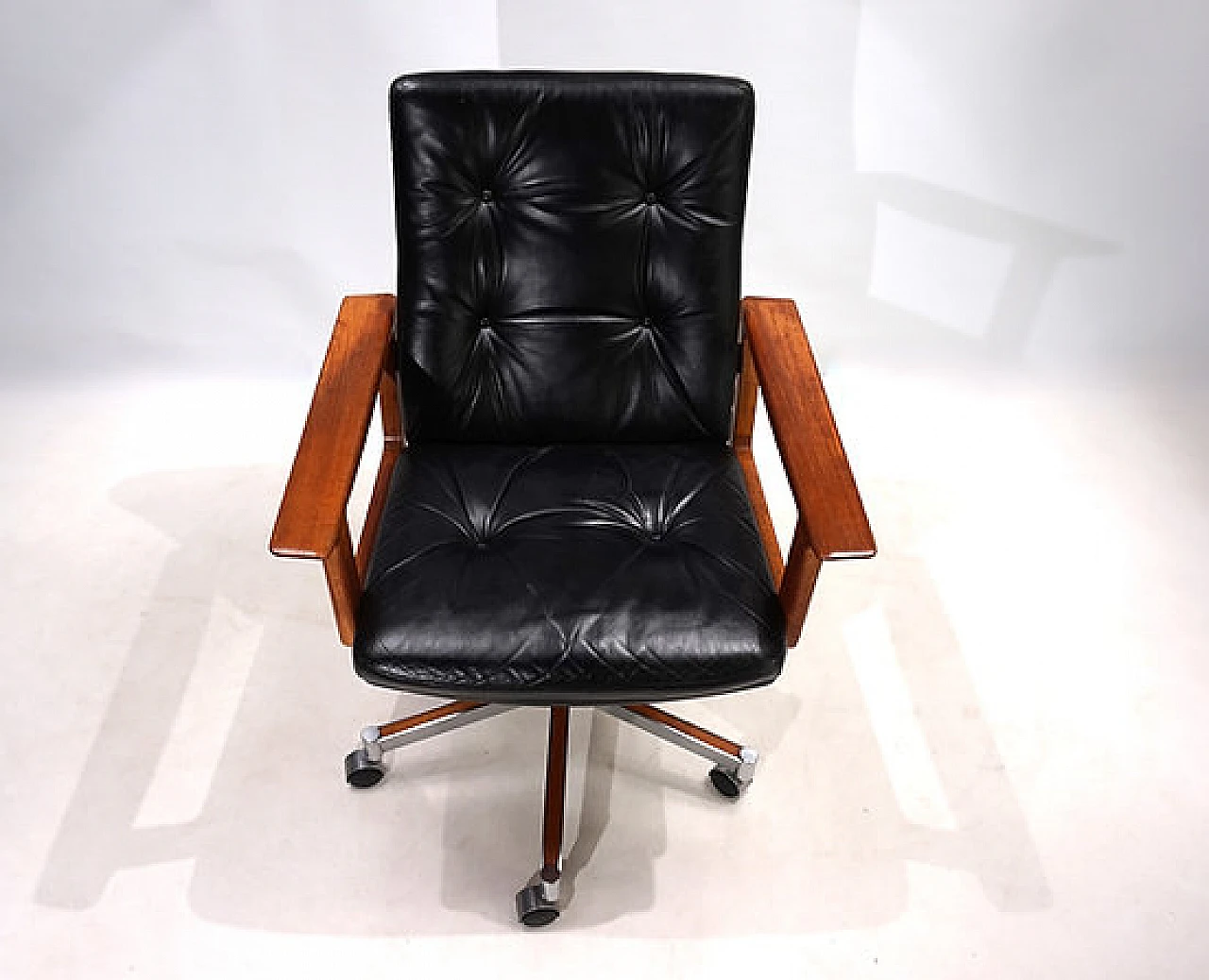 Leather and teak office chair by Arne Vodder for Sibast, 1960s 7