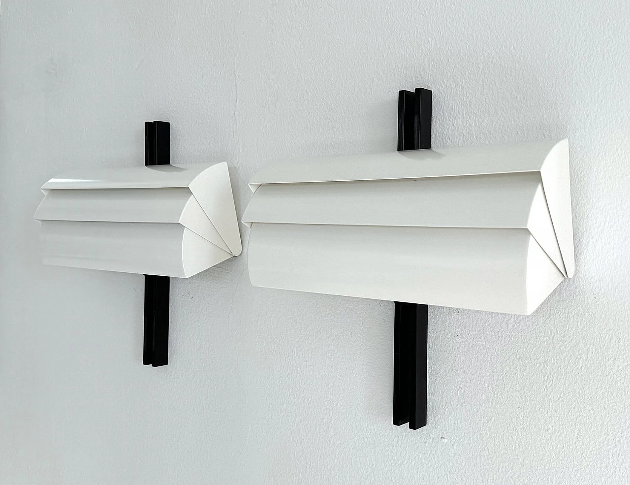 Pair of Stria wall lamps by Ernest Gismondi for Artemide, 1980s 9