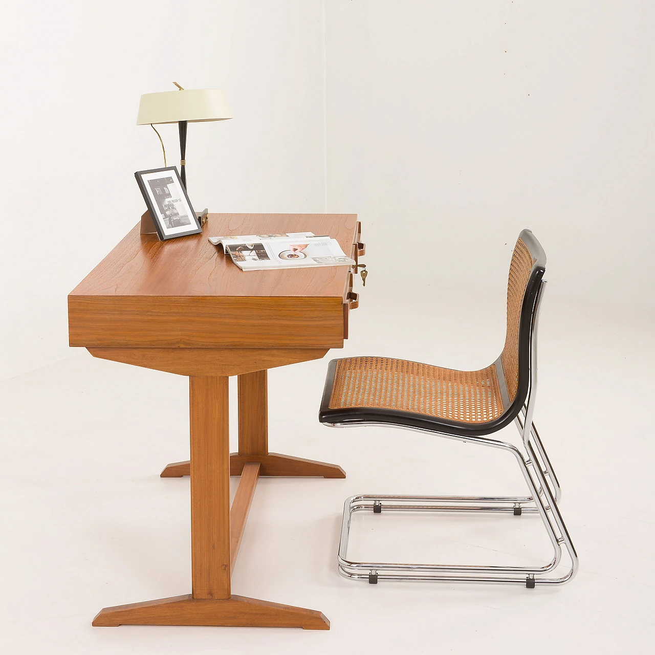 Cantilever chair in chromed steel and Vienna straw, 1970s 2