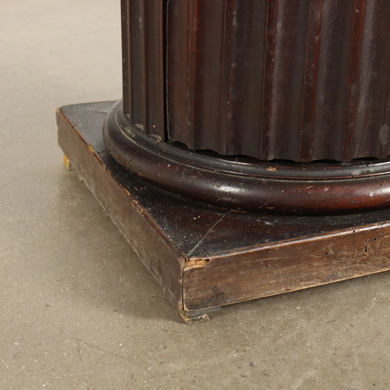 Empire column bedside table in walnut with marble top, 19th century 9