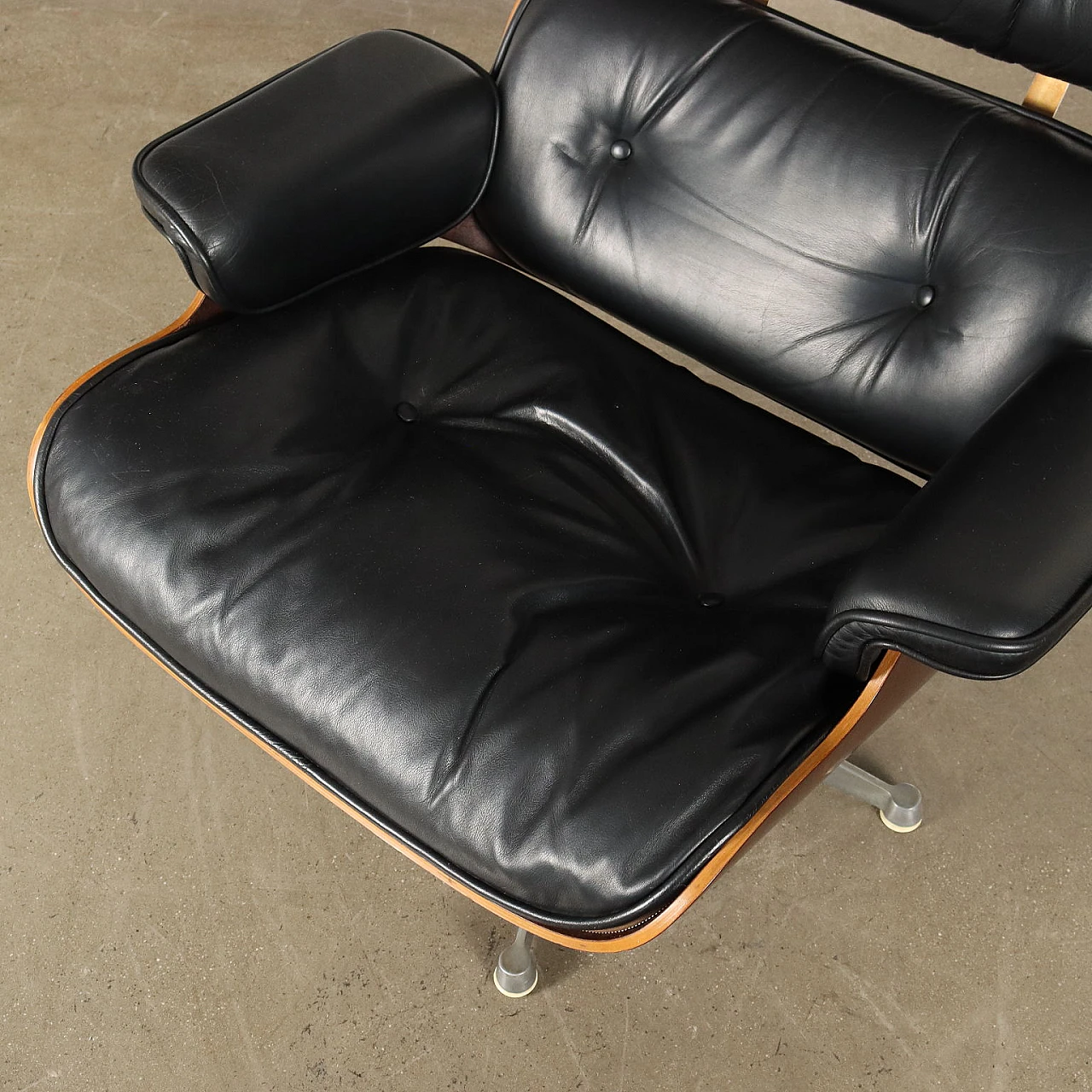 Swivel armchair with footrest in leather in Charles Eames style, 1980s 7