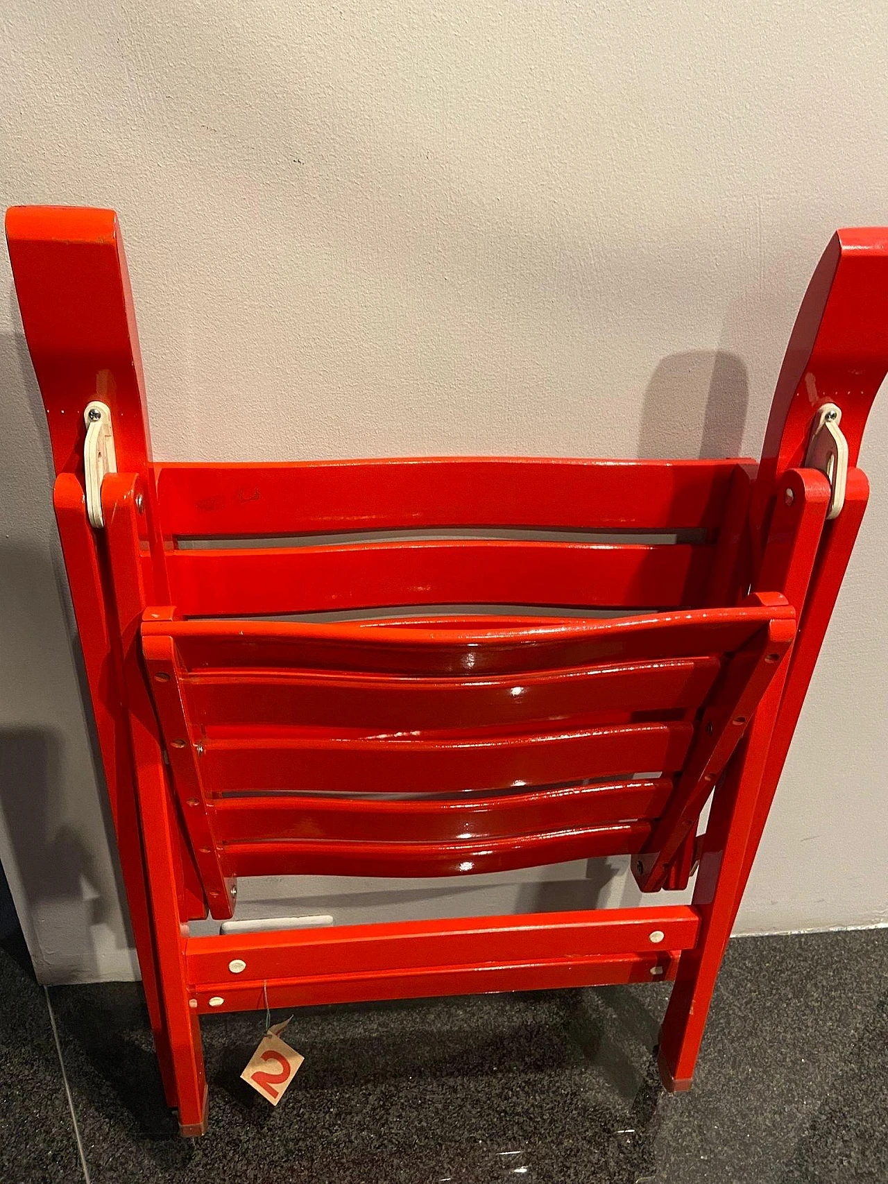 4 Orange Reguitti-style folding chairs, 1980s 5