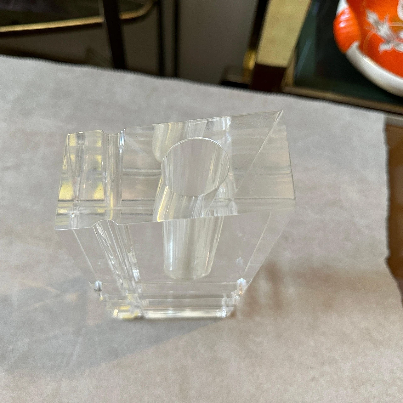 Rectangular transparent plexiglass vase, 1970s 4