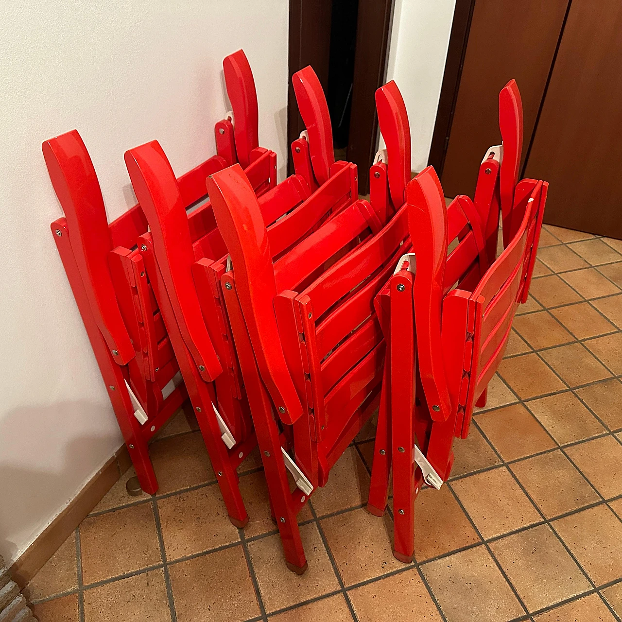 4 Orange Reguitti-style folding chairs, 1980s 6