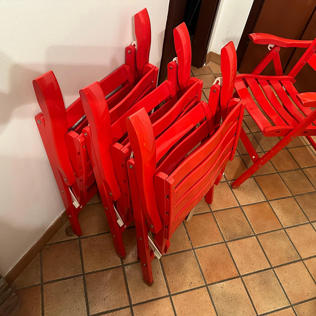 4 Orange Reguitti-style folding chairs, 1980s 12