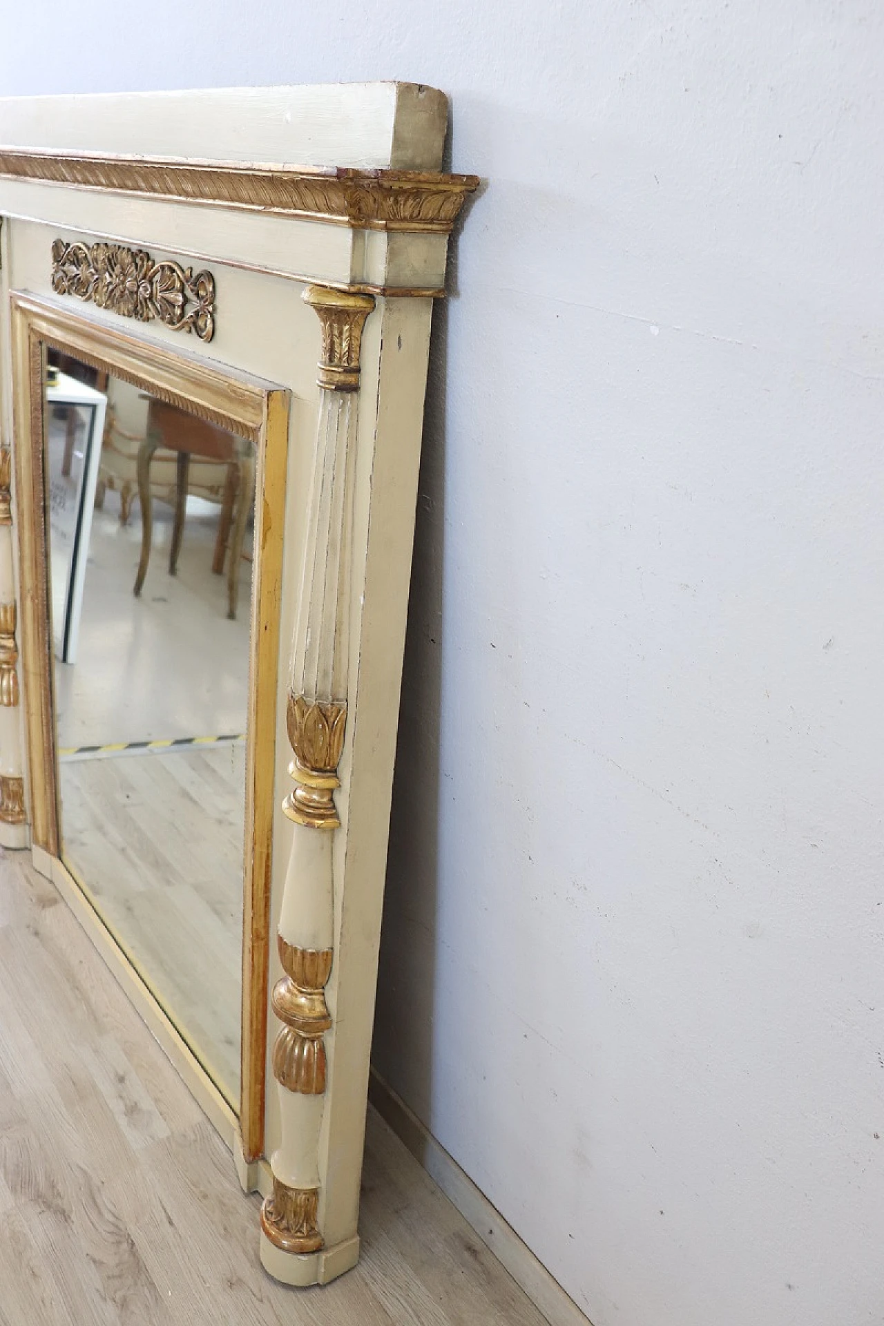 Lacquered and gilded wooden mirror, early 19th century 12