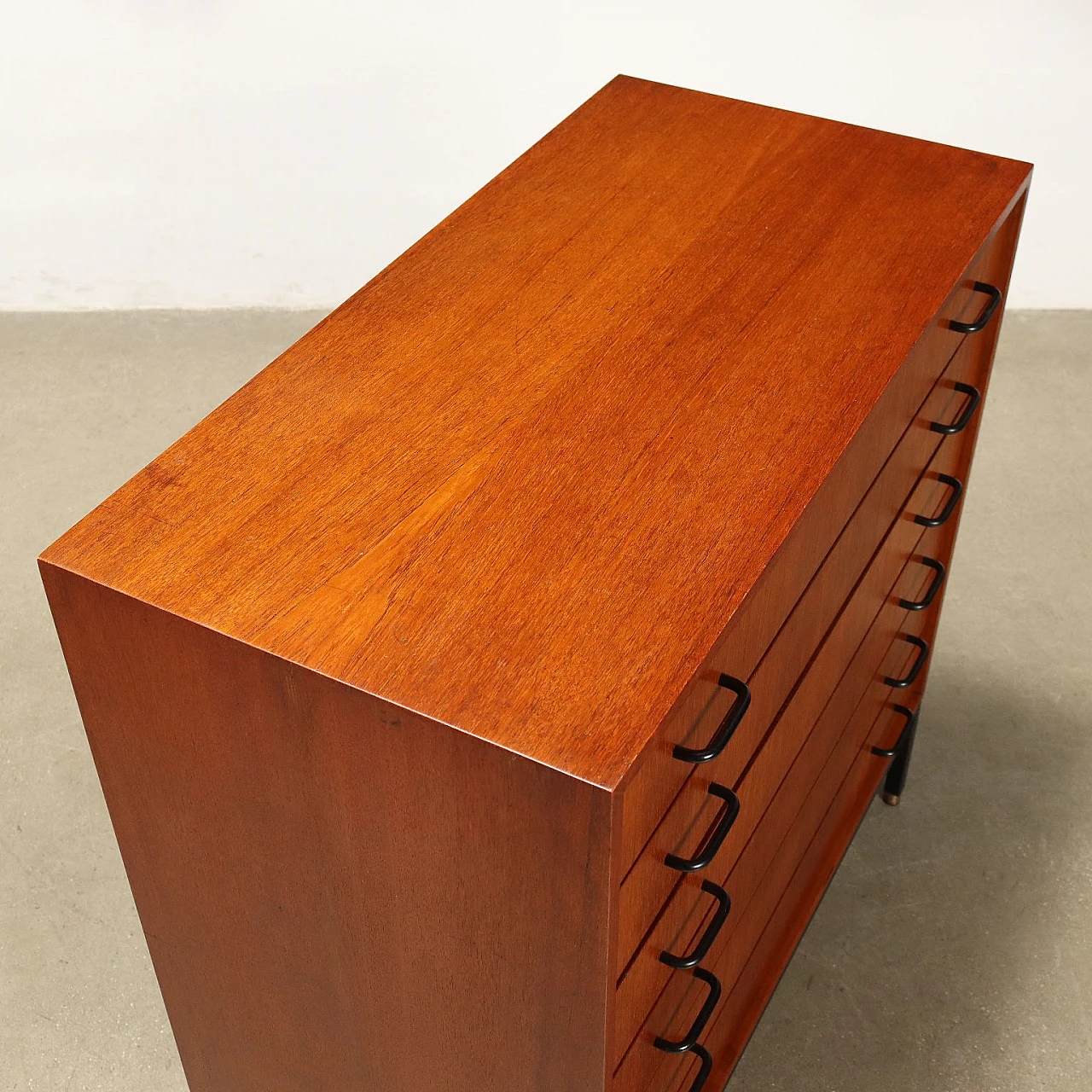 Cassettiera in teak con maniglie e gambe in metallo smaltato, anni '60 6