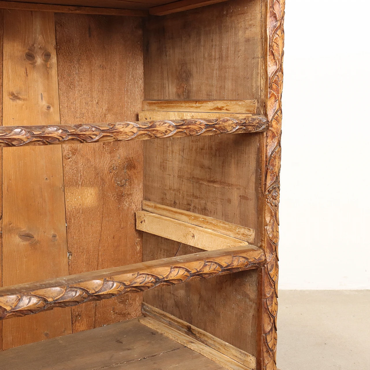 Baroque walnut dresser with 3 drawers and carved panels, 17th century 6