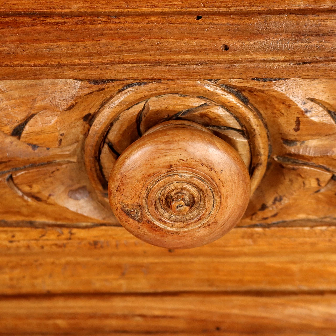 Baroque walnut dresser with 3 drawers and carved panels, 17th century 8