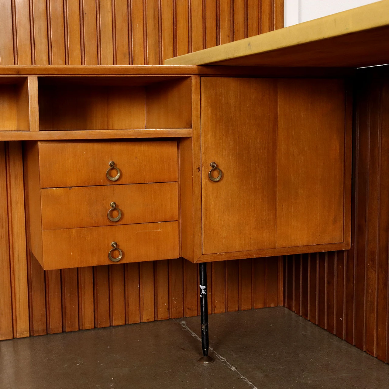 Corner desk in mahogany veneer and skai, 1950s 2