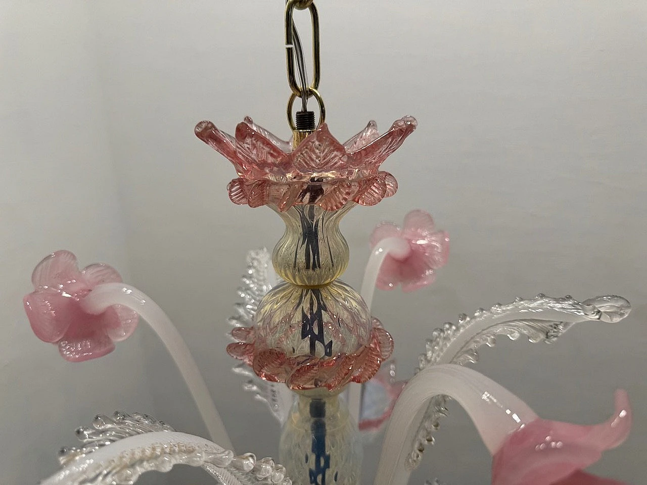 Venetian pink opalescent Murano glass chandelier, 1960s 3