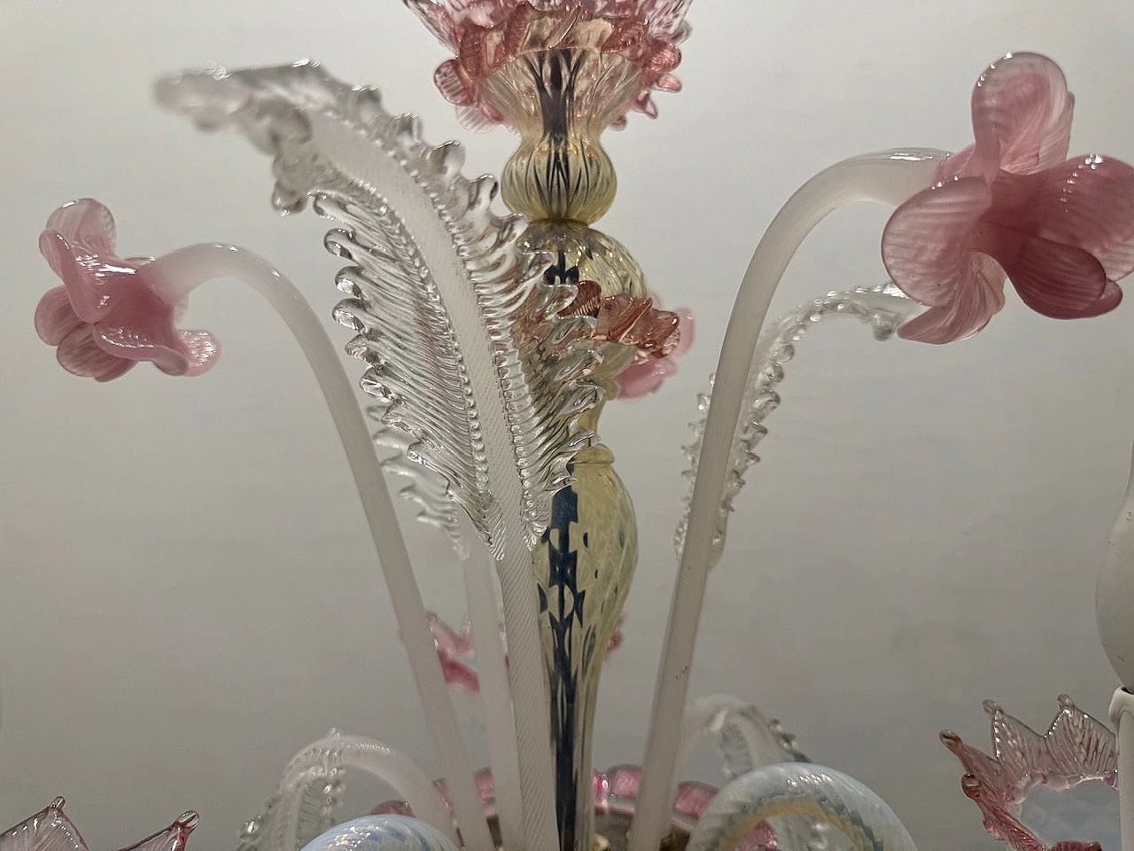 Venetian pink opalescent Murano glass chandelier, 1960s 4