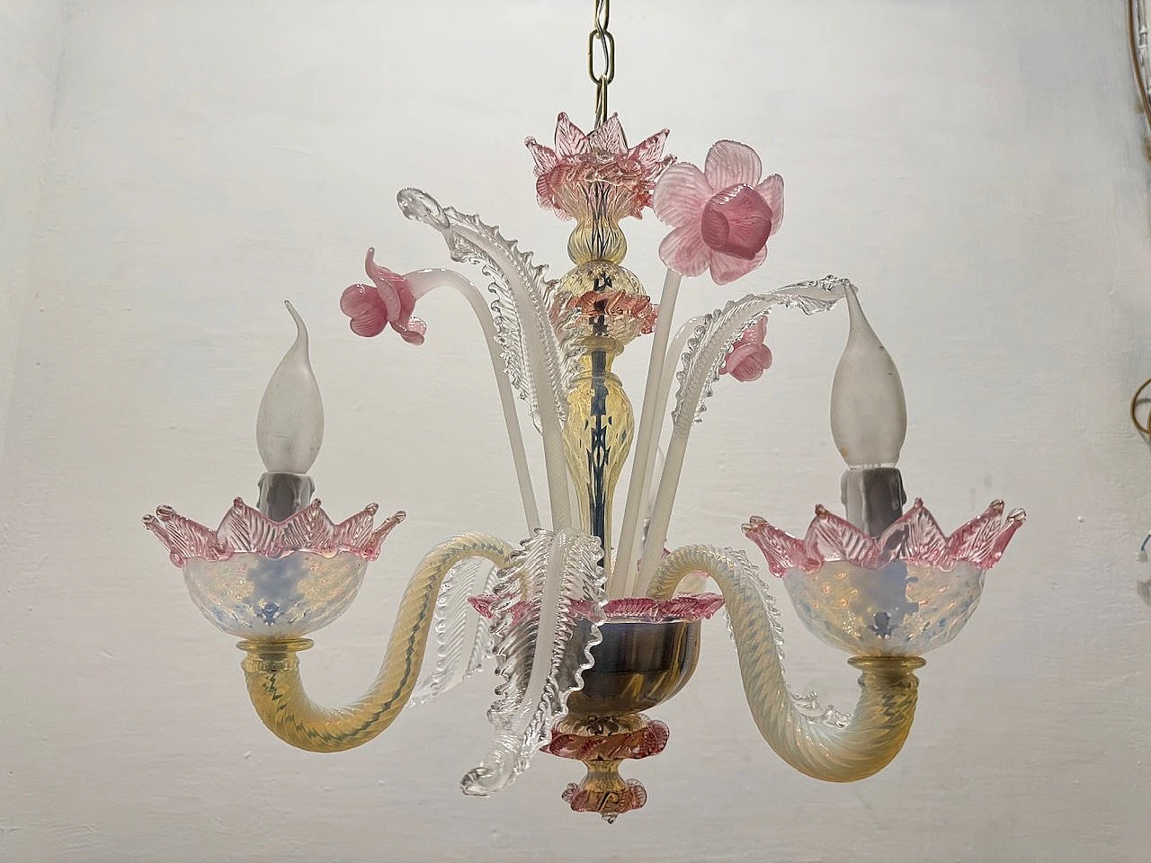 Venetian pink opalescent Murano glass chandelier, 1960s 6