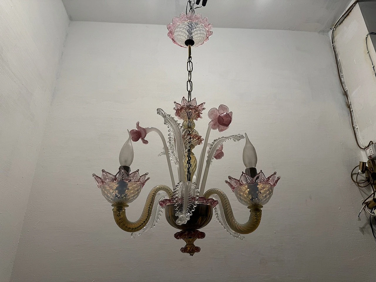 Venetian pink opalescent Murano glass chandelier, 1960s 9