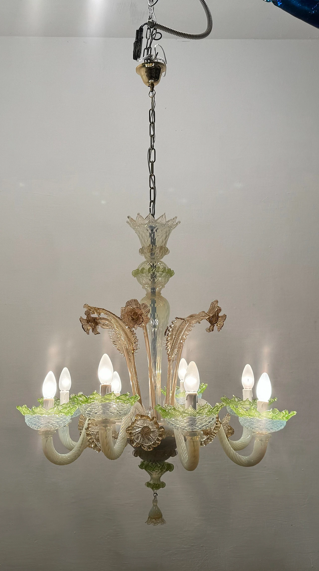 Venetian multicoloured Murano glass chandelier, 1960s 10