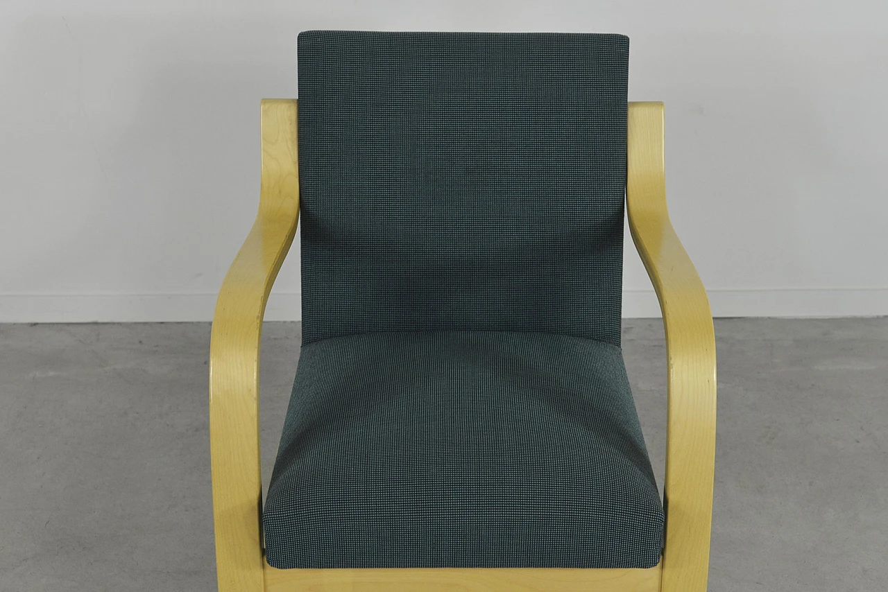 Armchair 402 in solid birch by Alvar Aalto 3