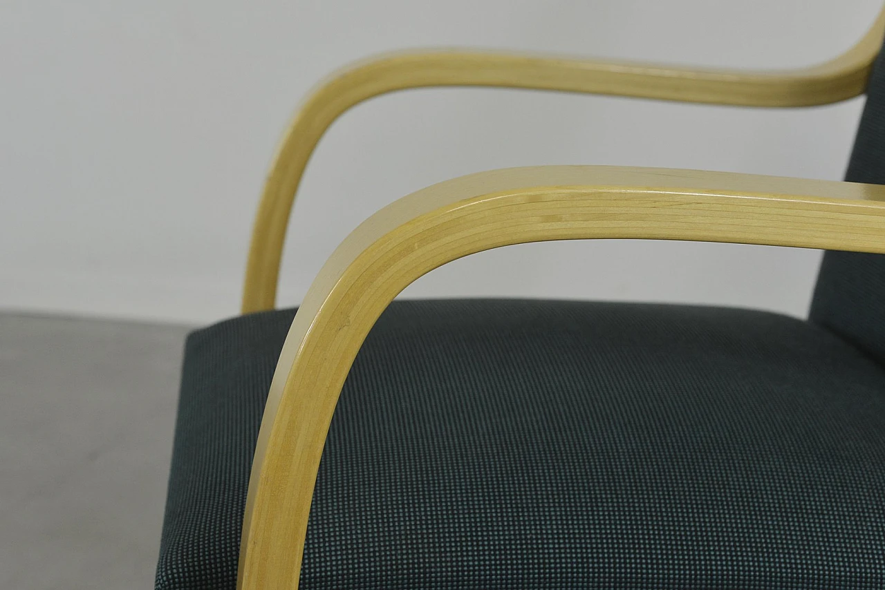 Armchair 402 in solid birch by Alvar Aalto 8