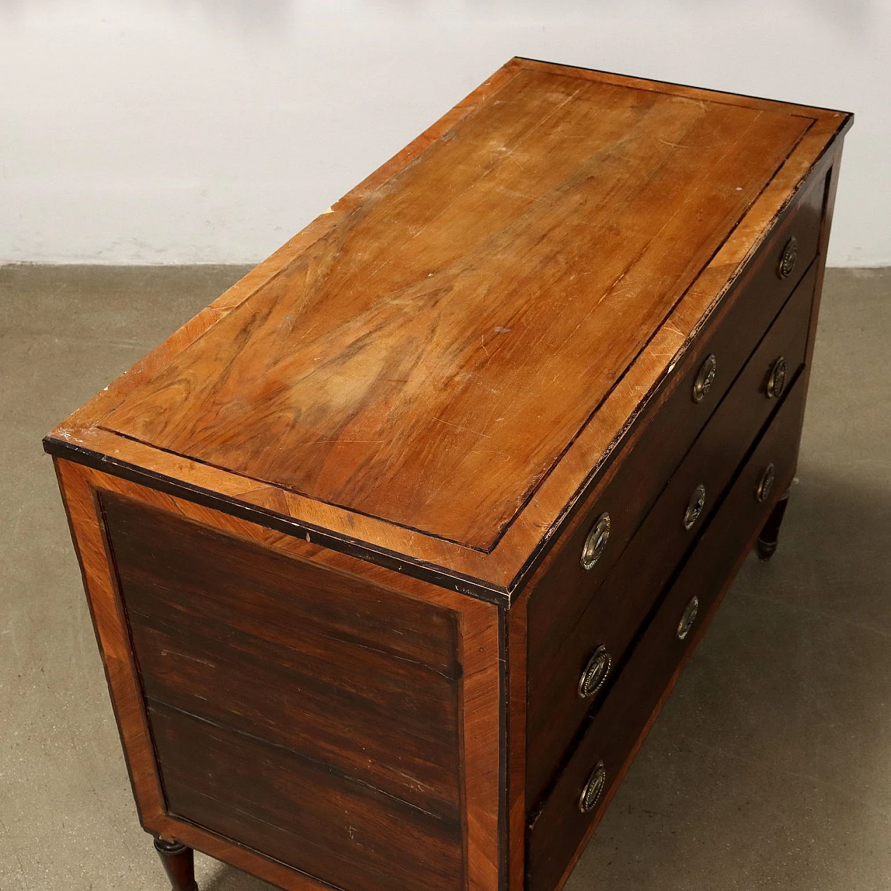 Louis XVI chest of drawers in walnut and fir, late 18th century 3