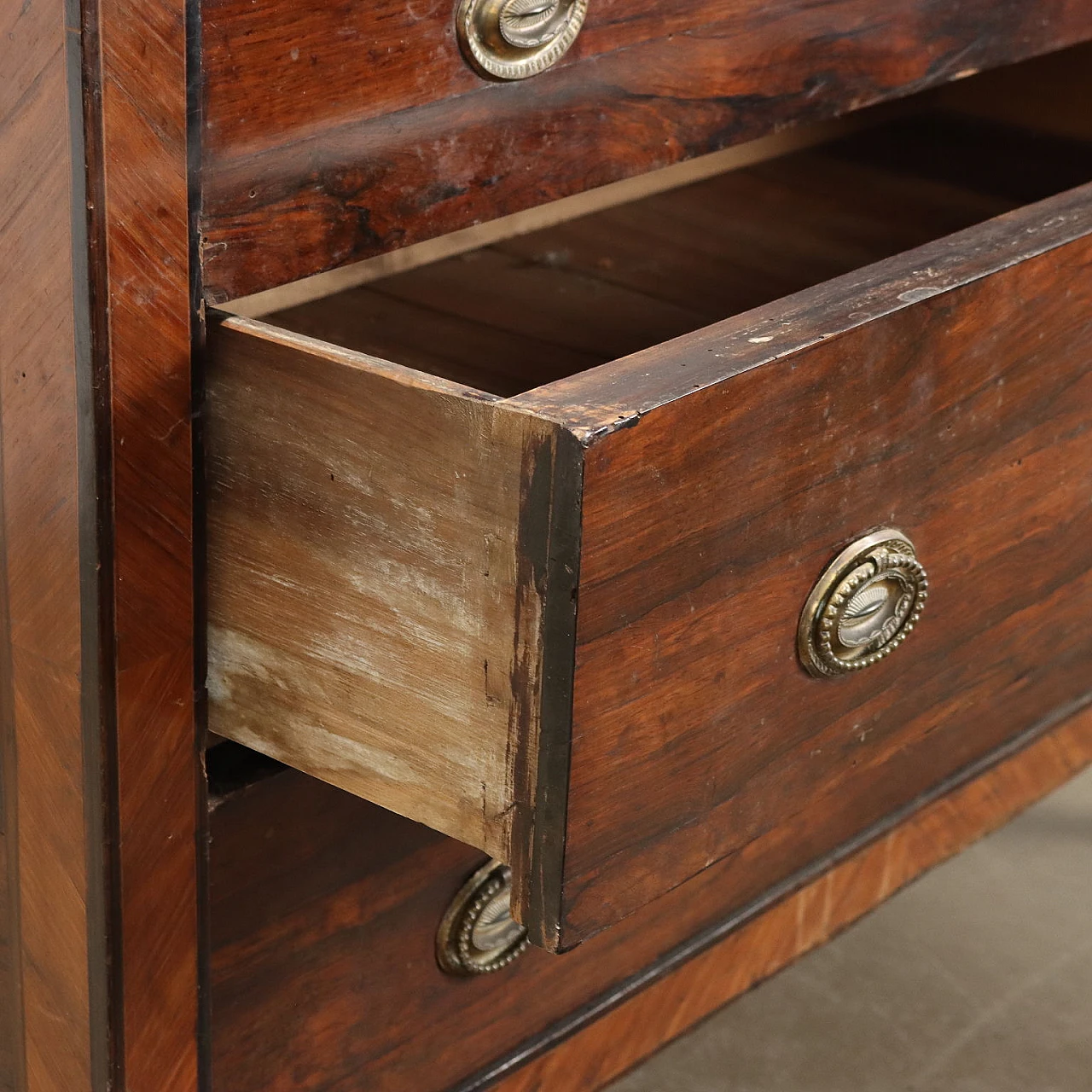 Louis XVI chest of drawers in walnut and fir, late 18th century 4