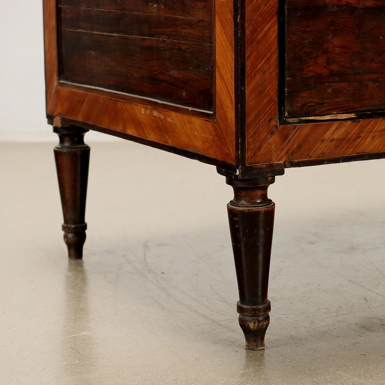 Louis XVI chest of drawers in walnut and fir, late 18th century 8