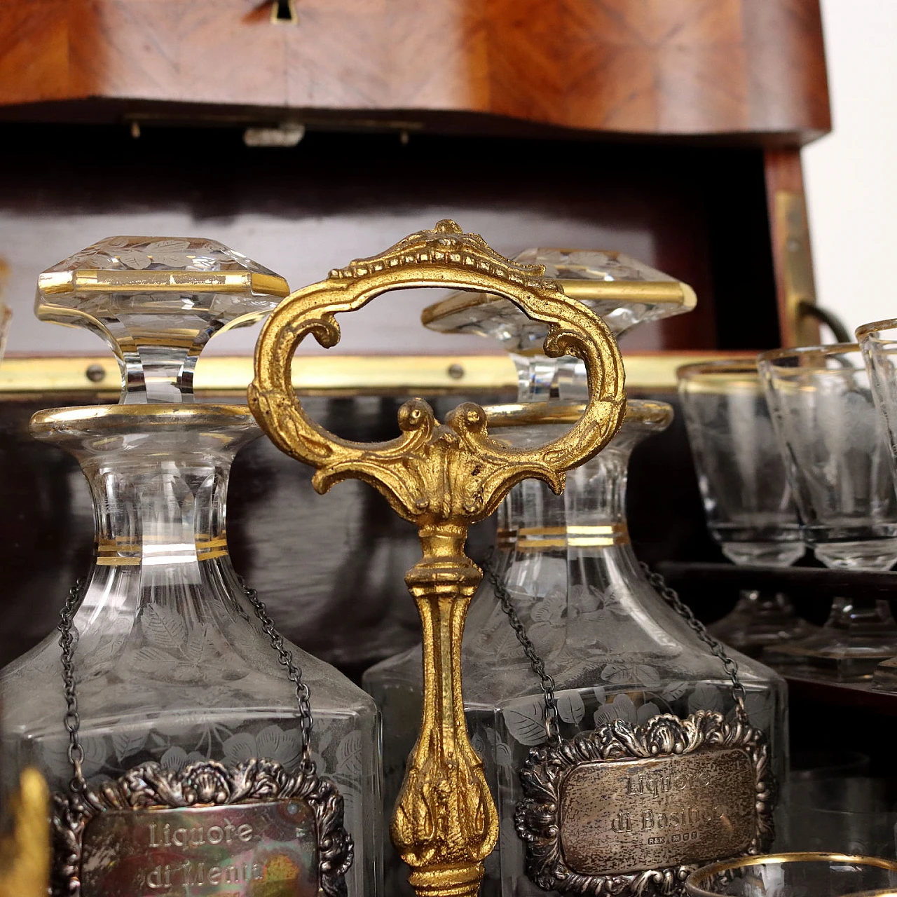 Bois de rose wooden liquor box with glasses & bottles, 19th century 10