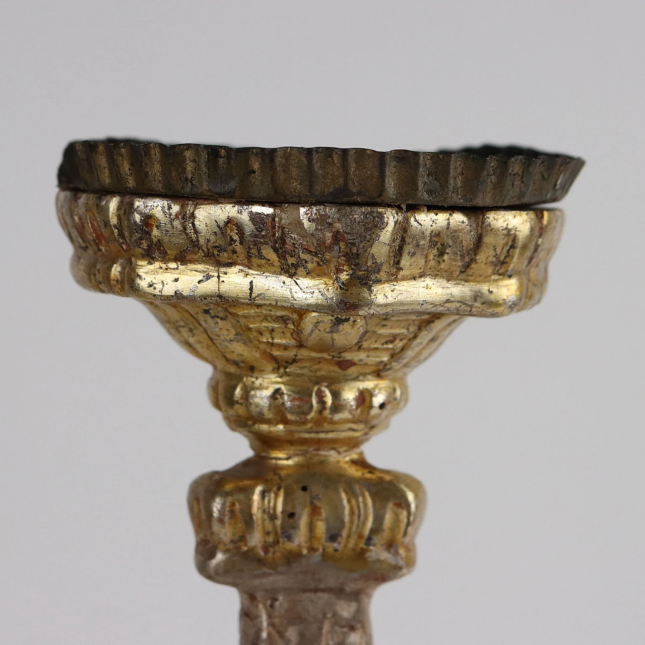 Carved and gilded wooden torch holder, 18th century 4