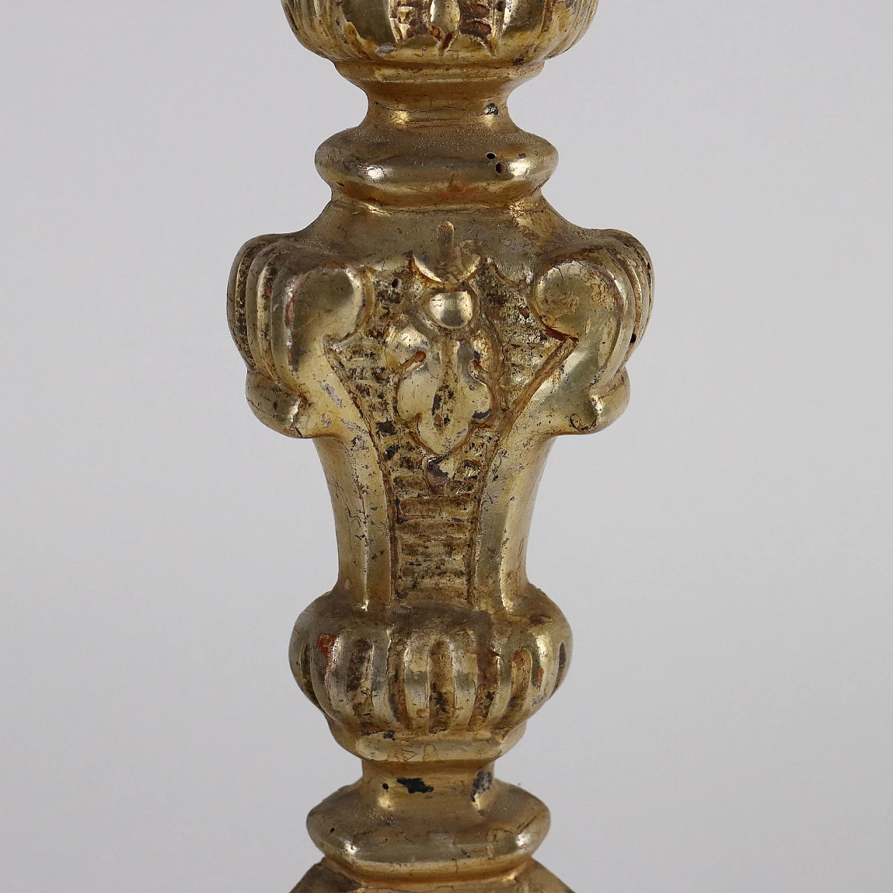 Carved and gilded wooden torch holder, 18th century 5