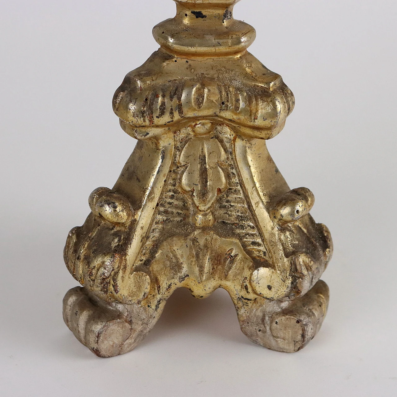 Carved and gilded wooden torch holder, 18th century 6