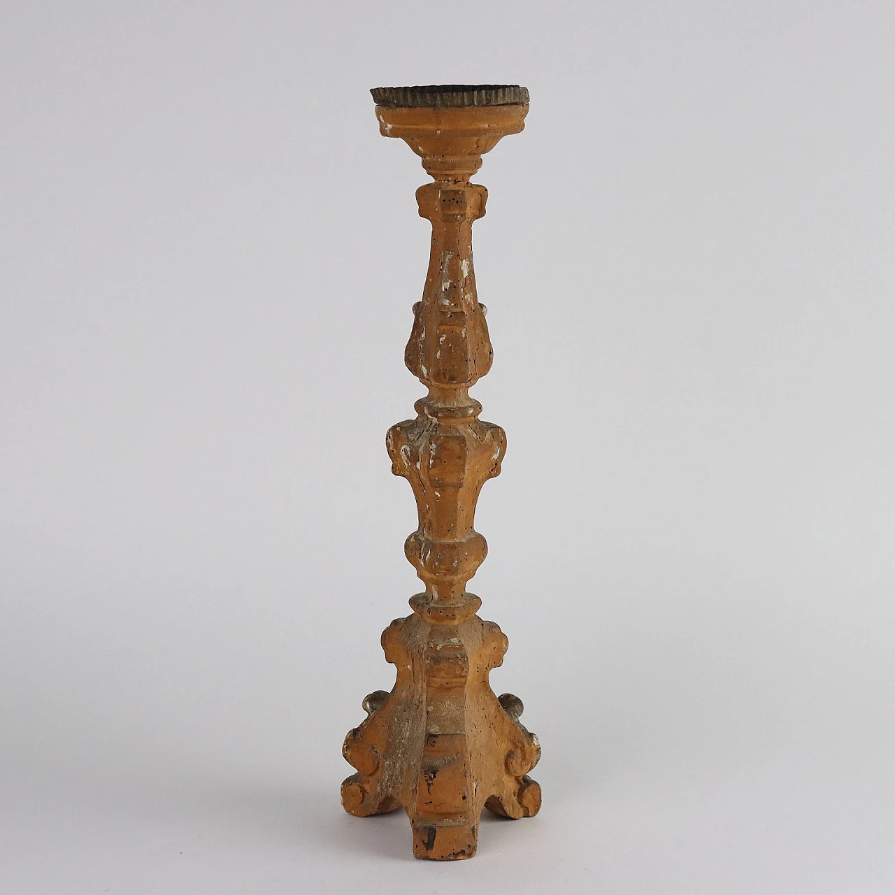 Carved and gilded wooden torch holder, 18th century 7