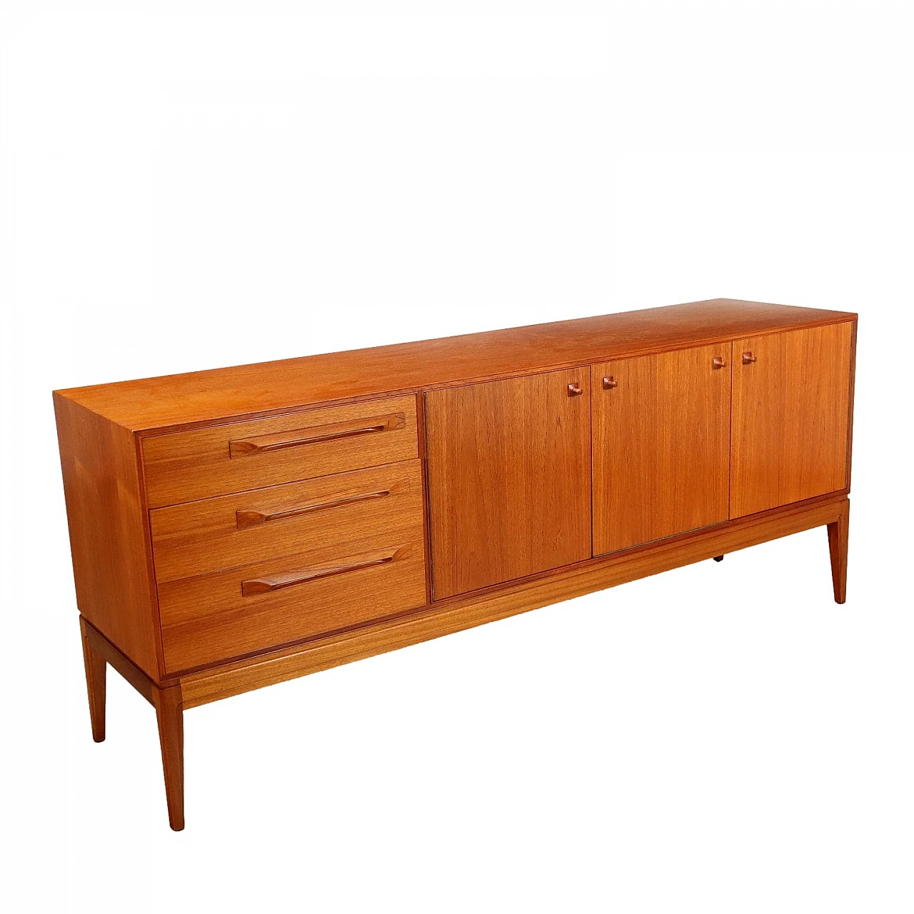 Credenza impiallicciata in teak con 3 cassetti di McIntosh, anni '60 1