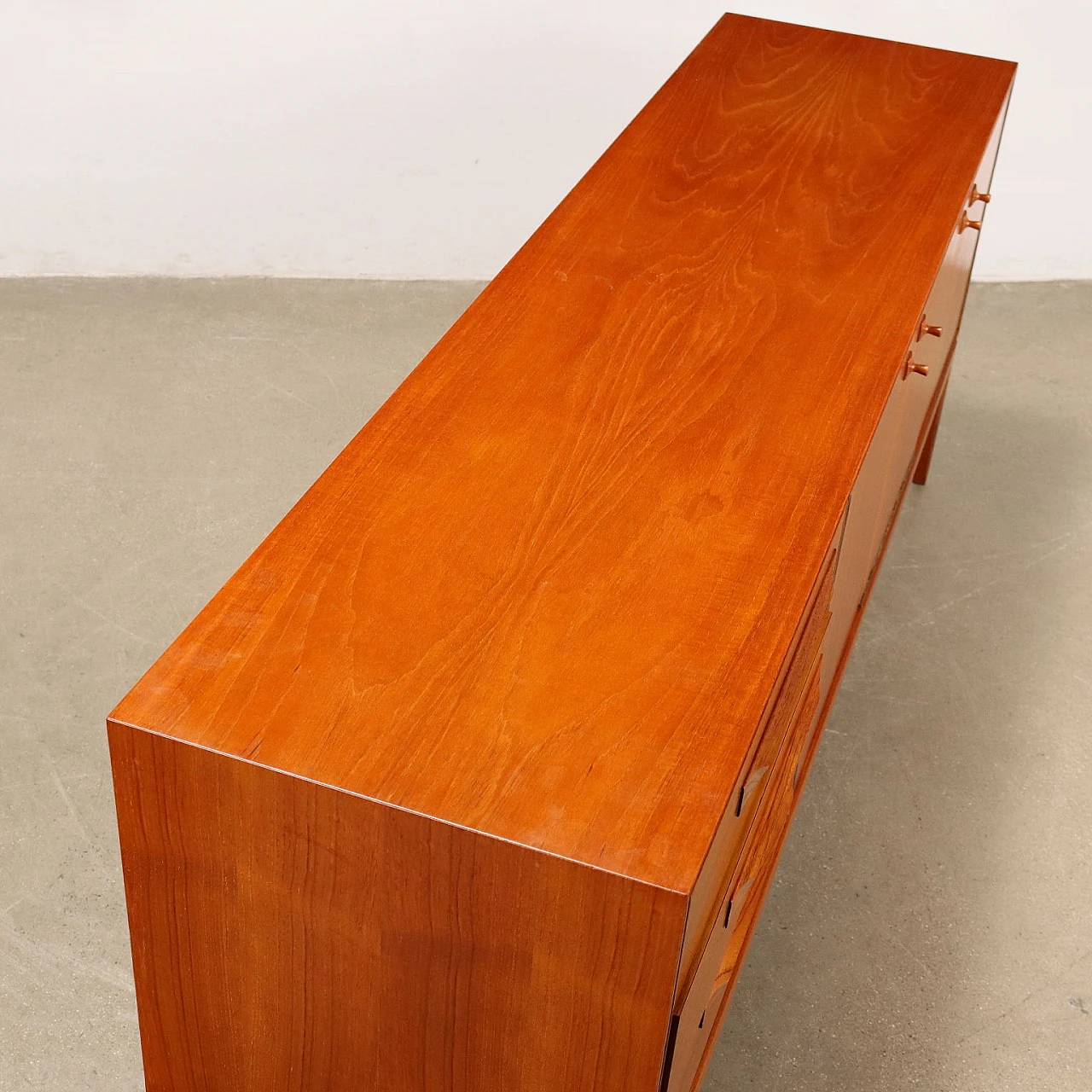 Credenza impiallicciata in teak con 3 cassetti di McIntosh, anni '60 4