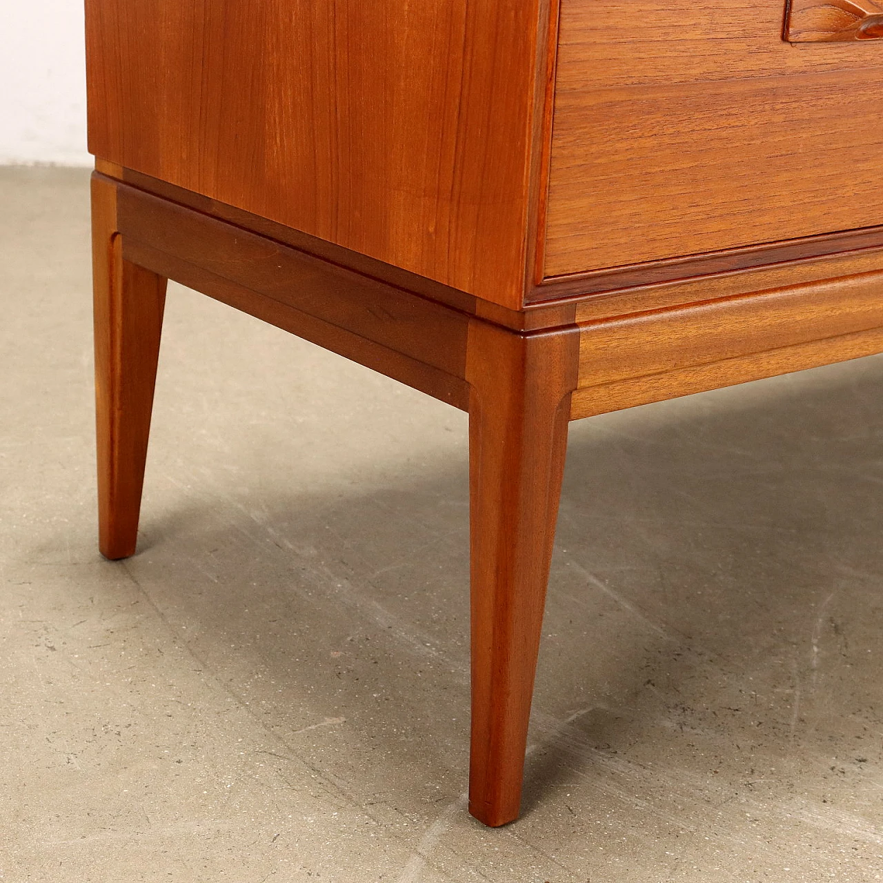 Credenza impiallicciata in teak con 3 cassetti di McIntosh, anni '60 6