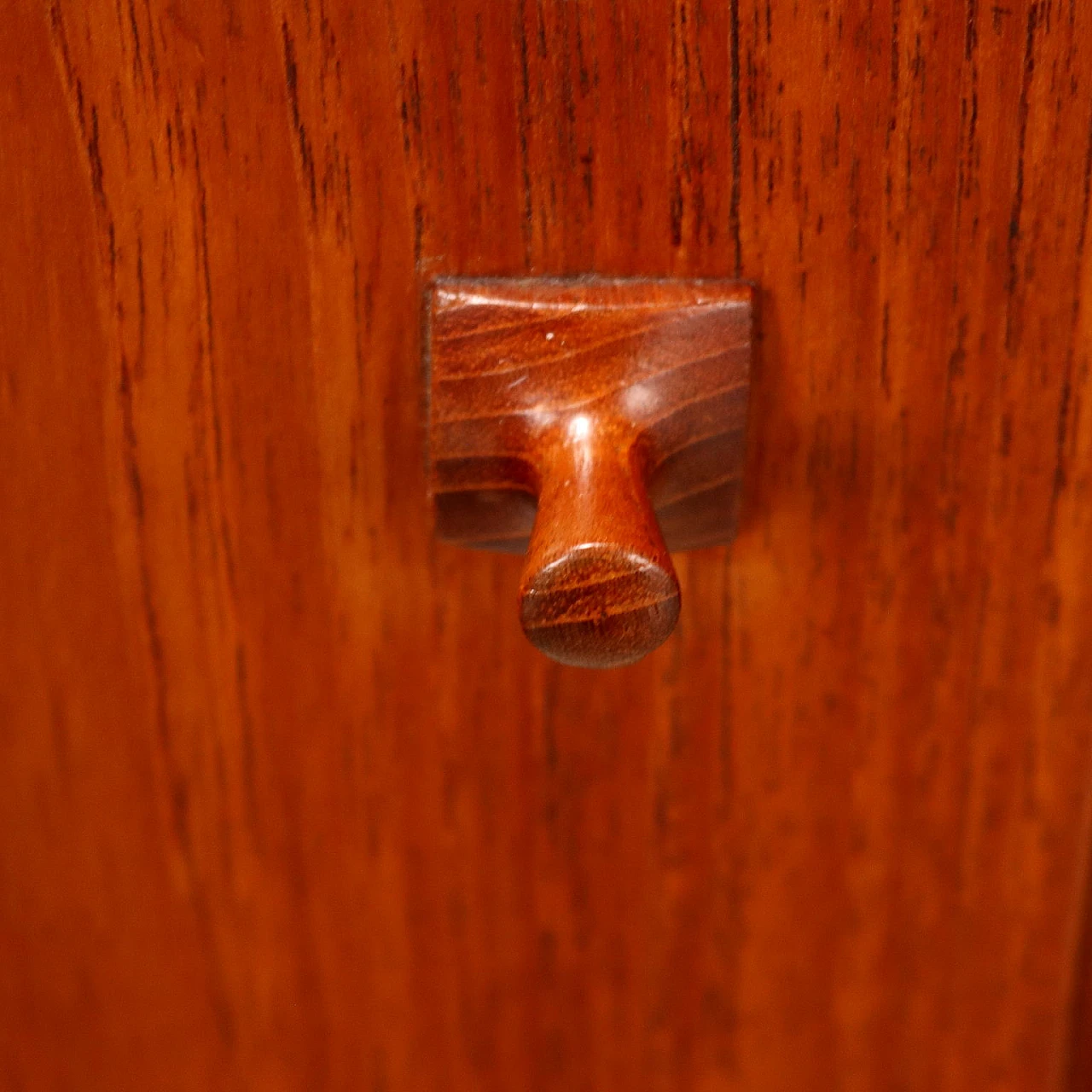 Credenza impiallicciata in teak con 3 cassetti di McIntosh, anni '60 7