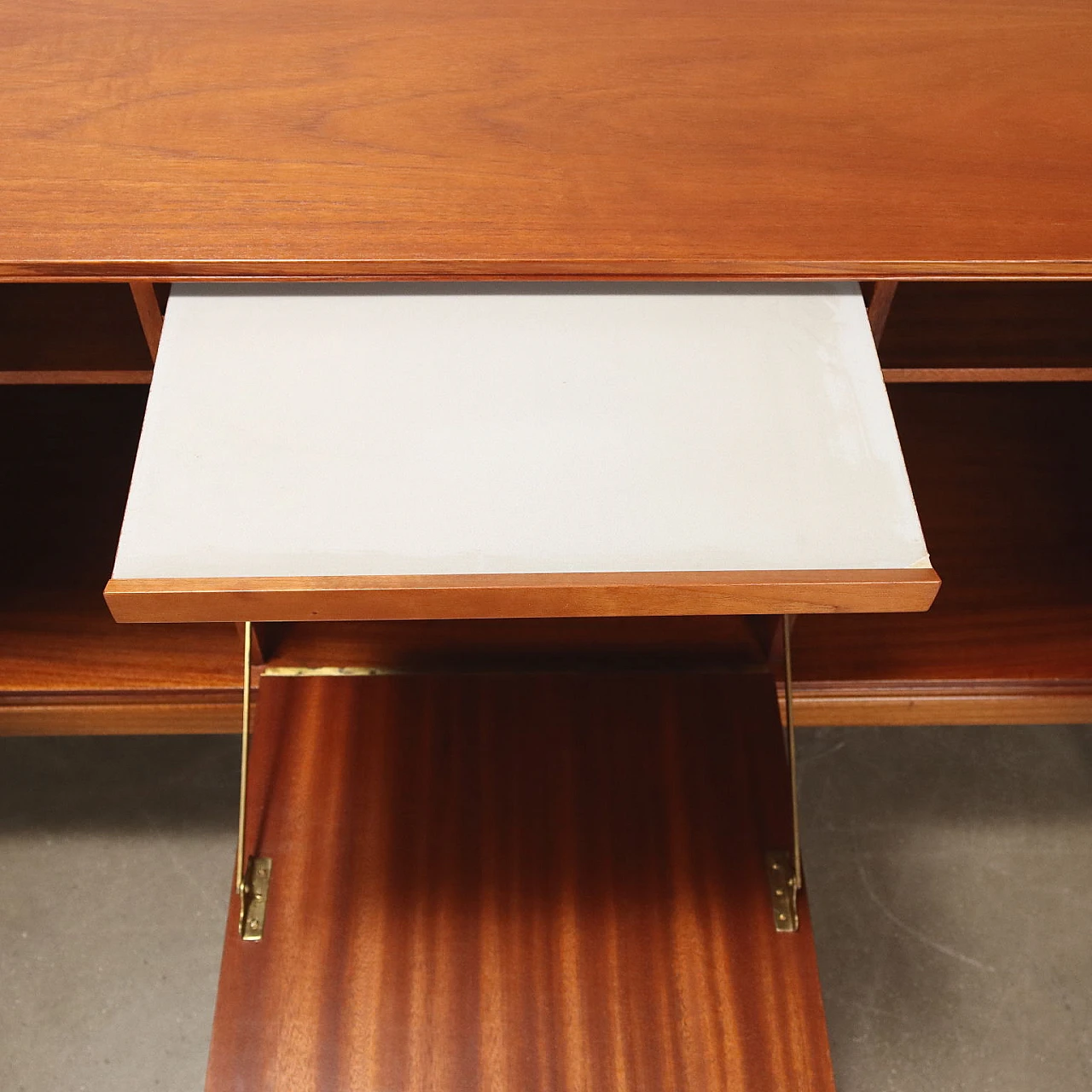 Credenza impiallicciata in teak con 3 cassetti di McIntosh, anni '60 8