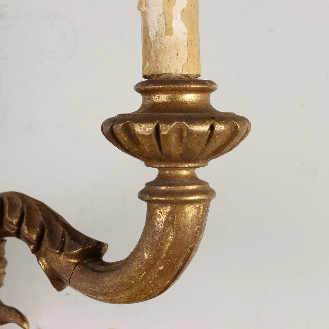 Three-light wall sconce in carved and gilded beech, early 20th century 4