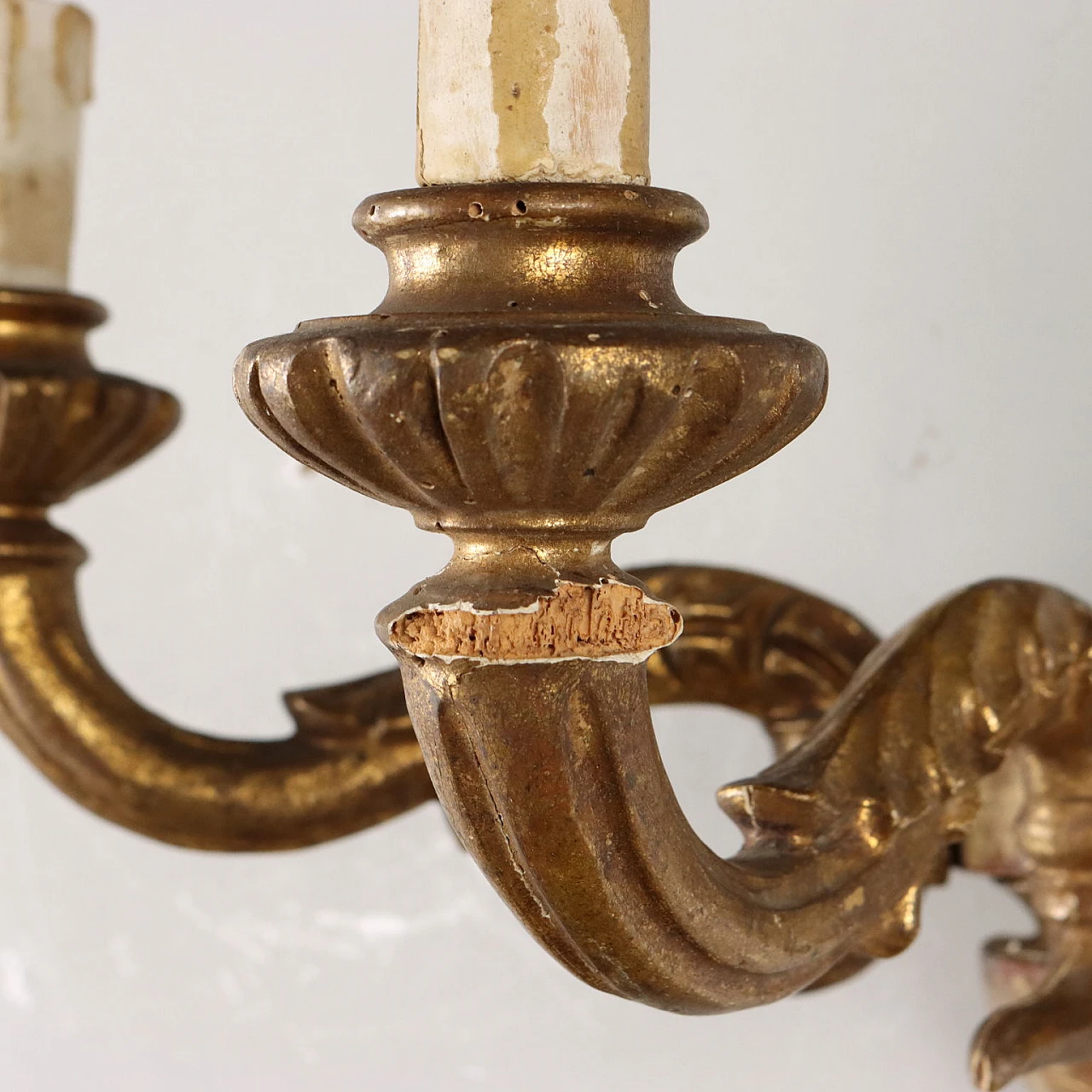 Three-light wall sconce in carved and gilded beech, early 20th century 5