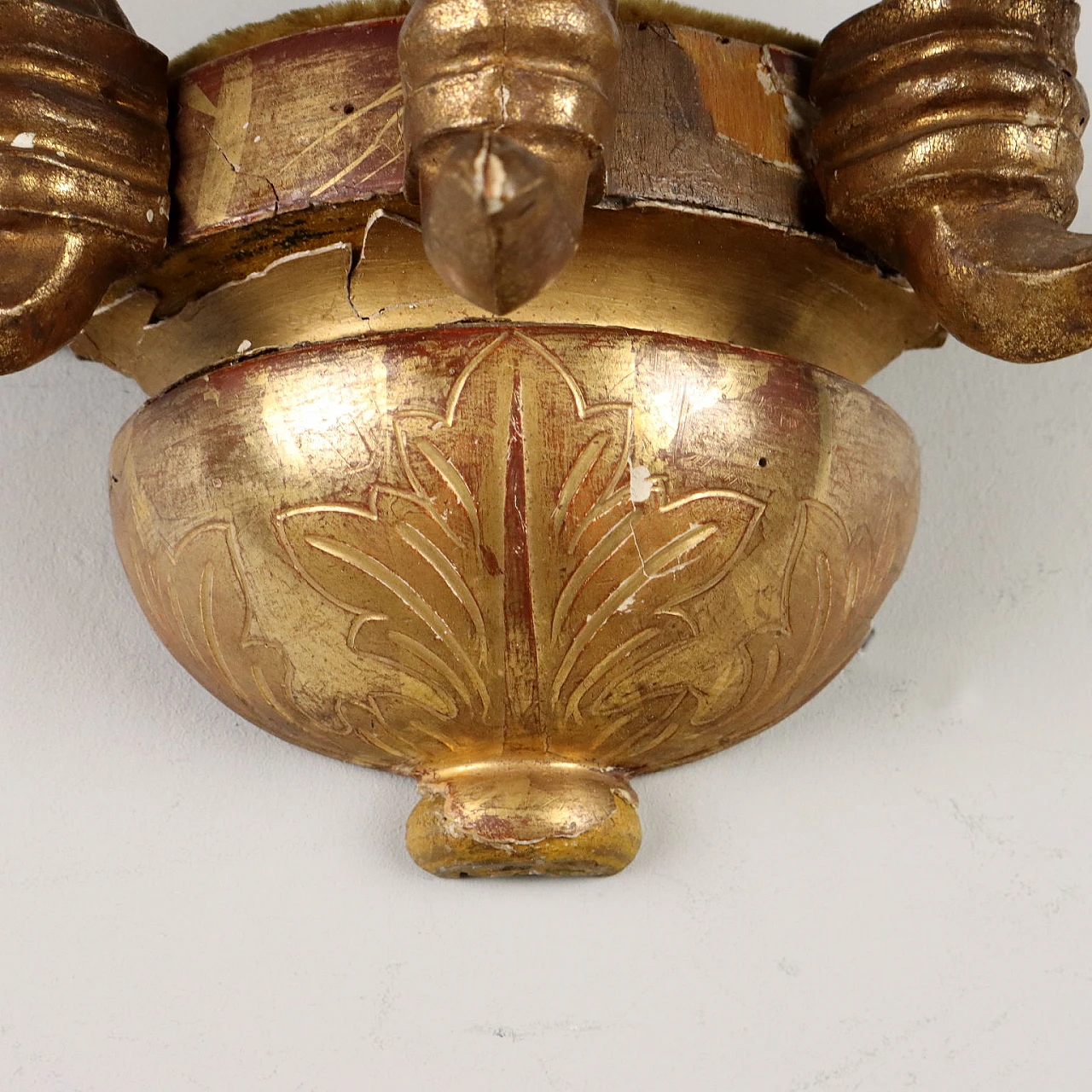 Three-light wall sconce in carved and gilded beech, early 20th century 6