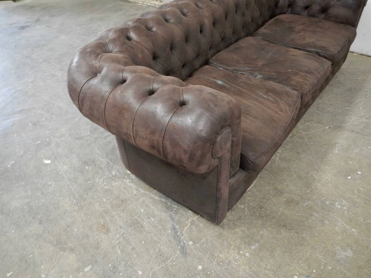 Divano stile Chesterfield marrone, Anni '90 4