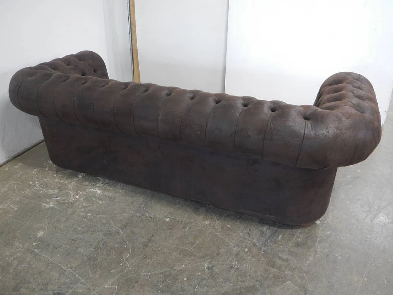 Divano stile Chesterfield marrone, Anni '90 8