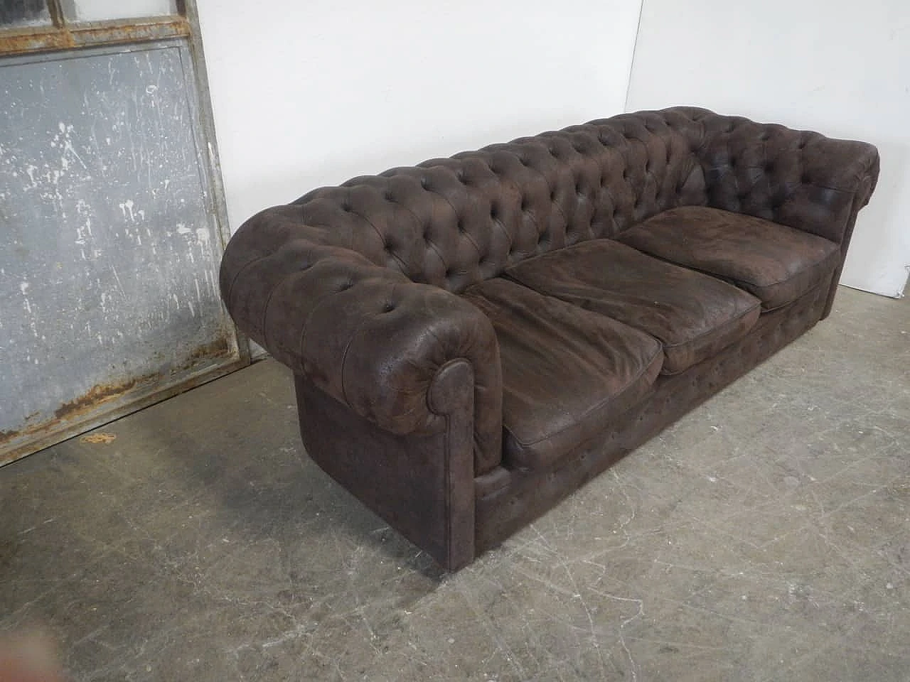 Divano stile Chesterfield marrone, Anni '90 9